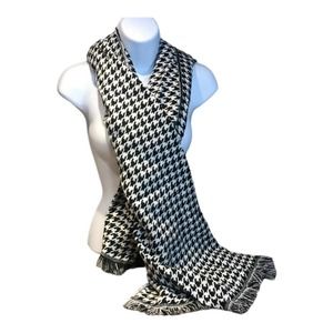 Time and True Womens Scarf Houndstooth Pattern Black and White NWT